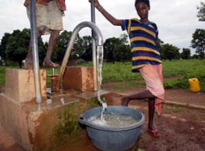 Accès a l'eau en milieu rural - Crédit: JournalDuMali.com